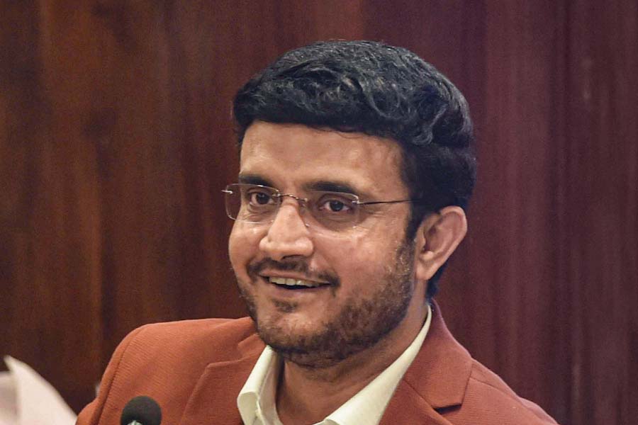 ভারতের প্রাক্তন অধিনায়ক সৌরভ গঙ্গোপাধ্যায় পরিচিতি বিশ্বজোড়া। কিন্তু তাঁর নামের পাশ থেকেও ‘ব্লু টিক’ সরিয়ে দিয়েছে ইলনের টুইটার।