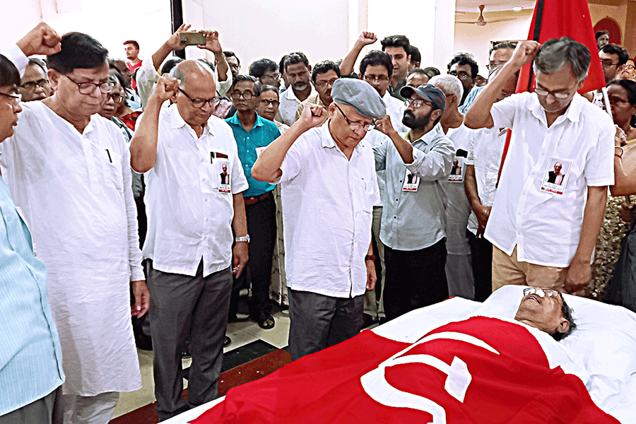 CPIM Mohammed Salim, Rabin Deb mourns the demise of Madan Ghosh