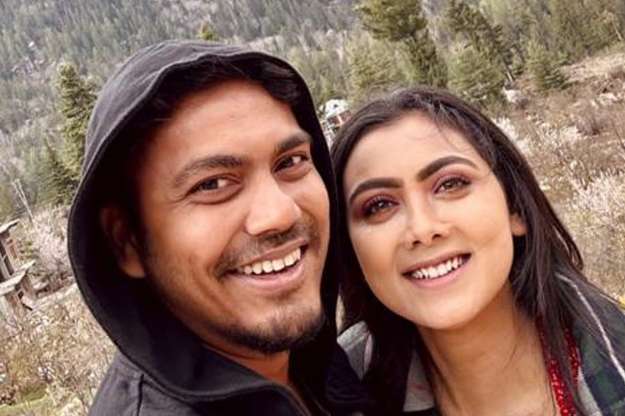 Is Bengali Serial Actress Idhika Paul dating celebrity photographer Tathagata Ghosh 