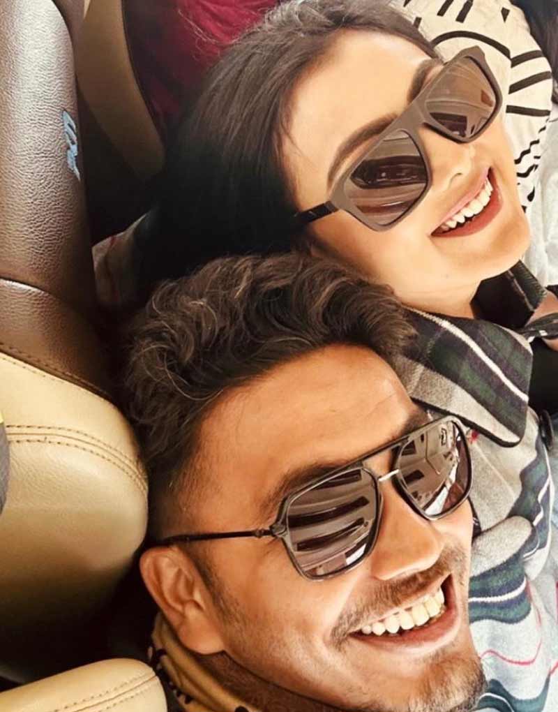 Is Bengali Serial Actress Idhika Paul and celebrity photographer Tathagata Ghosh