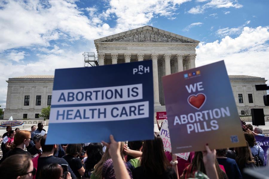 US supreme court upholds access to abortion pill 