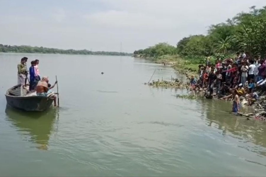 One boy died and one untraced after they swim into river sagardighi