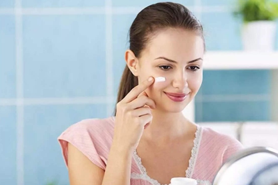 iamage of using cream