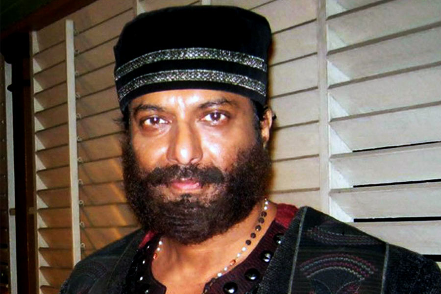 Bollywood actor Milind Gunaji 