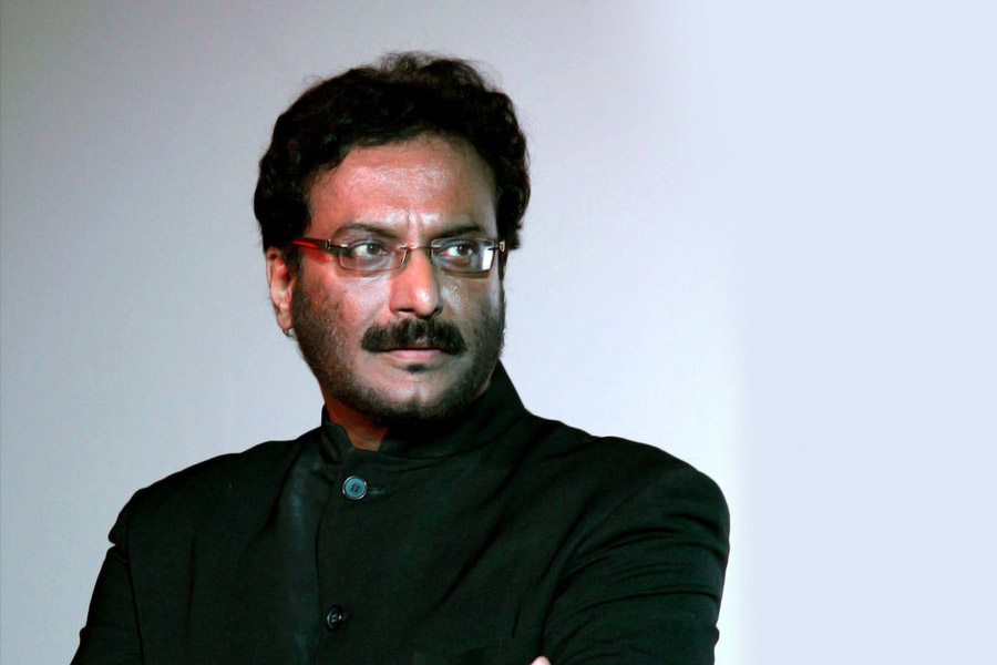 Bollywood actor Milind Gunaji 