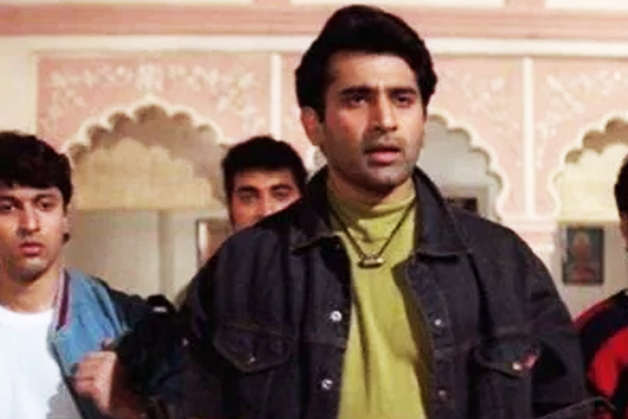 পরে কুলজিৎ চরিত্রে অভিনয়ের প্রস্তাব দেওয়া হয় পরমীত শেট্টিকে। মুক্তি পাওয়ার পর আদিত্য পরিচালিত এই ছবি বক্স অফিসে সুপারহিট হয়। এমনকি, মুম্বইয়ের মরাঠা মন্দির থিয়েটারে এখনও ছবিটি সগৌরবে চলছে।