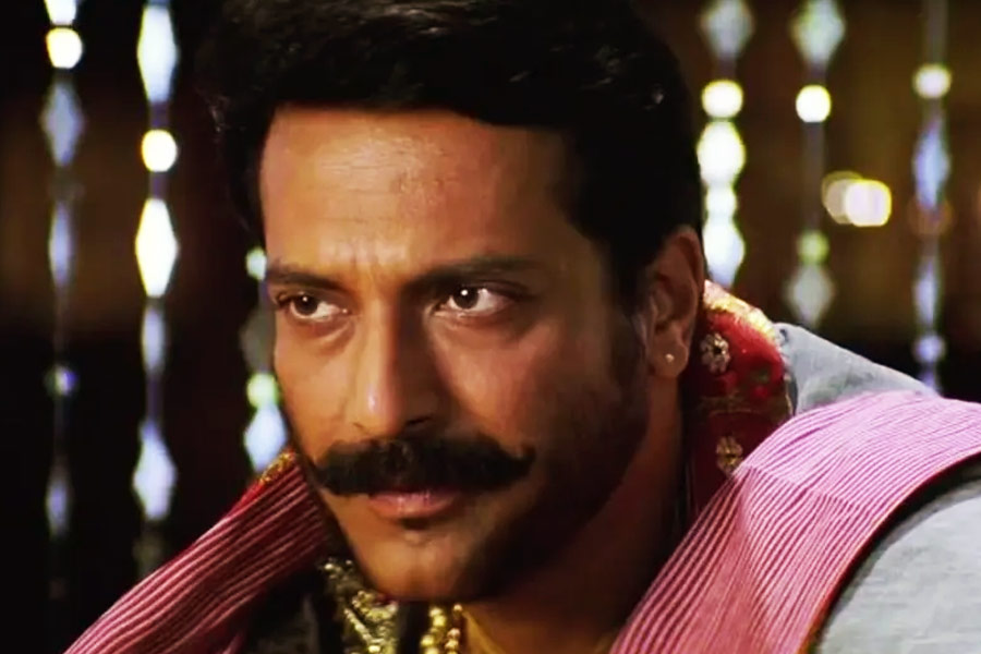 Bollywood actor Milind Gunaji 