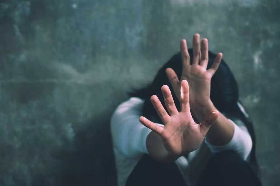 মাদক খাওয়ানোর পর যখন তরুণীরা অচেতন হয়ে পড়তেন, সেই মুহূর্তে তাঁদের শারীরিক হেনস্থা করতেন বালেশ। অচেতন অবস্থায় ওই তরুণীদের ধর্ষণ করে নাকি চরম যৌনসুখ পেতেন তিনি। 