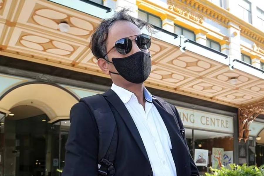 স্থানীয় সংবাদ সংস্থা সূত্রে খবর, নিজেকে আইনি ভাবে নির্দোষ প্রমাণের জন্য সব সম্পত্তি বিক্রি করে দিয়েছেন বালেশ। জামিনের আবেদনও করেছিলেন তিনি। 