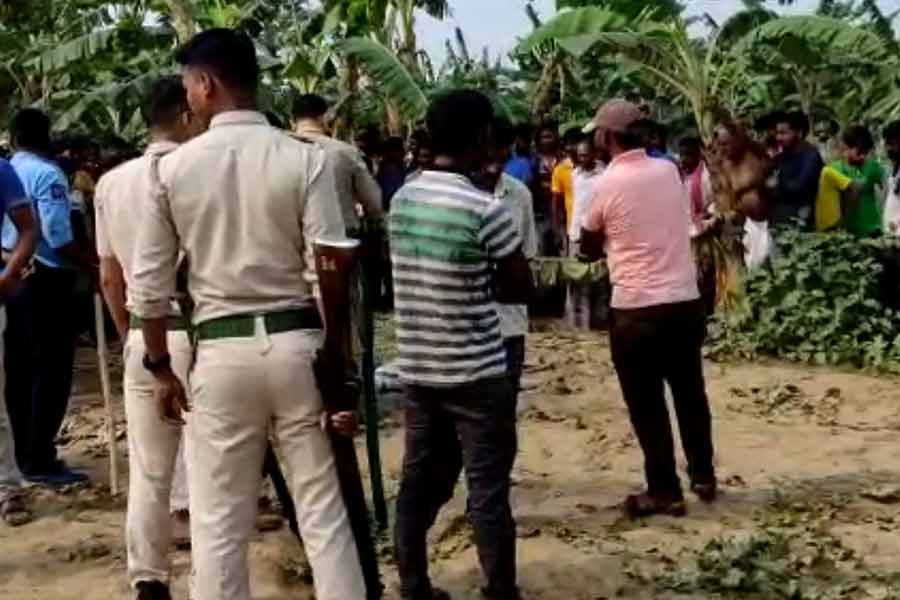 Dead body of a minot girl recovered from Kaliachak of Malda