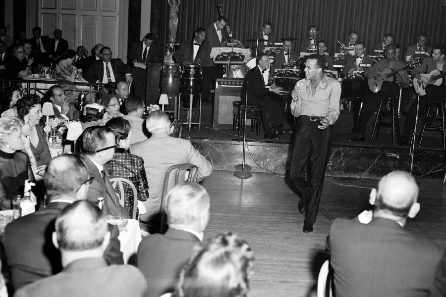 লোকটা নিজেই যখন একটা গান, আস্ত একটা গান। 