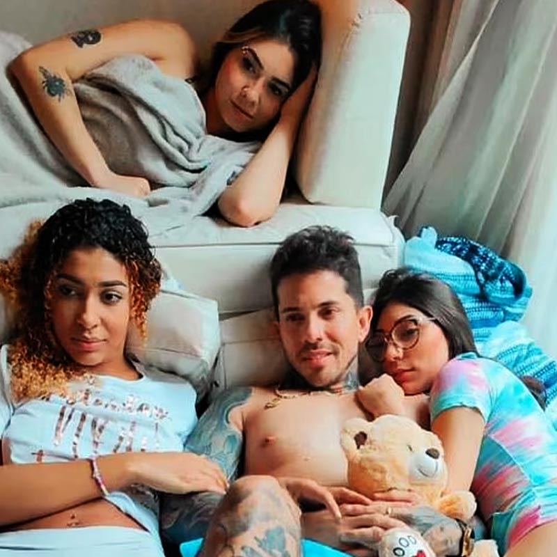 Brazil man made 20ft bed to sleep peacefully with his six wives.