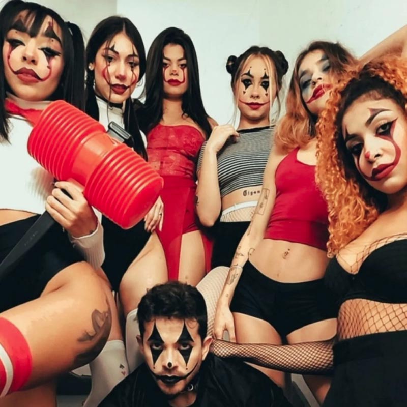 Brazil man made 20ft bed to sleep peacefully with his six wives.