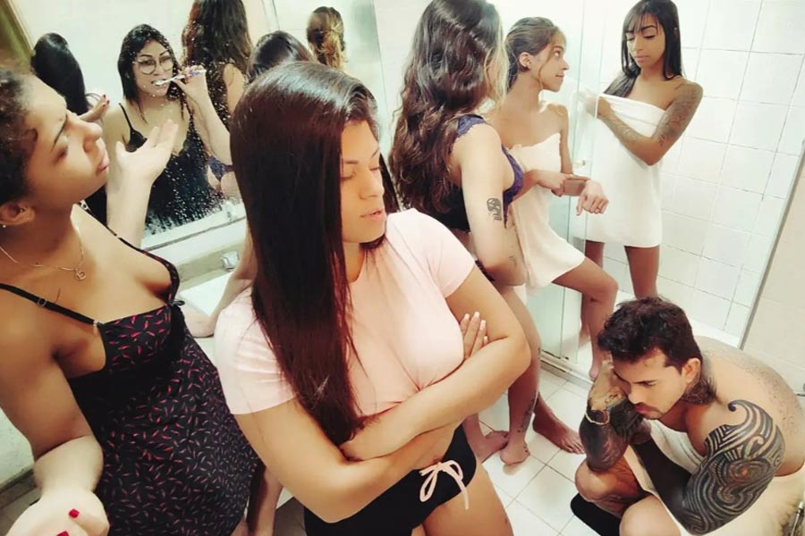 Brazil man made 20ft bed to sleep peacefully with his six wives.