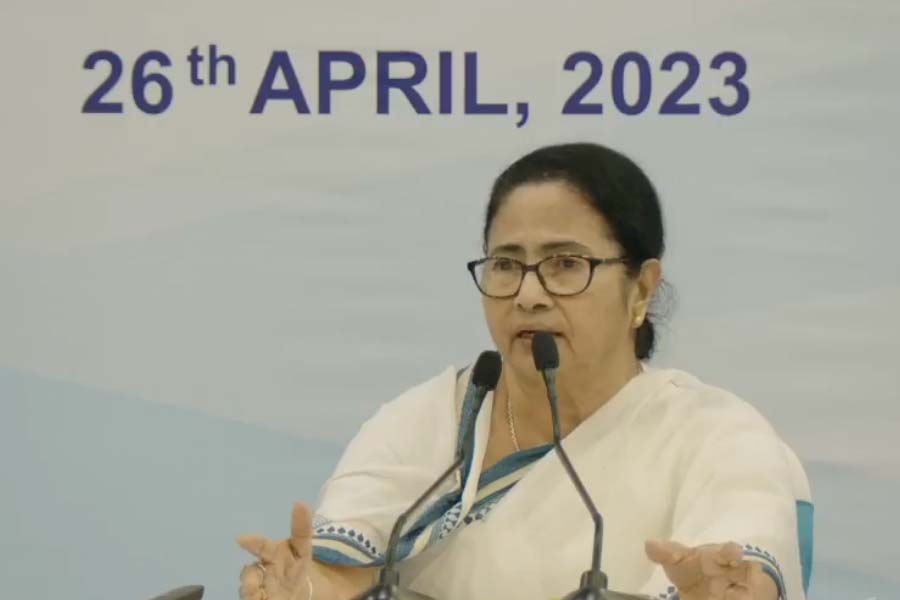 Chief Minister Mamata Banerjee alleges central deprivation by warning Irrigation Minister Partha Bhowmick about Ganga erosion