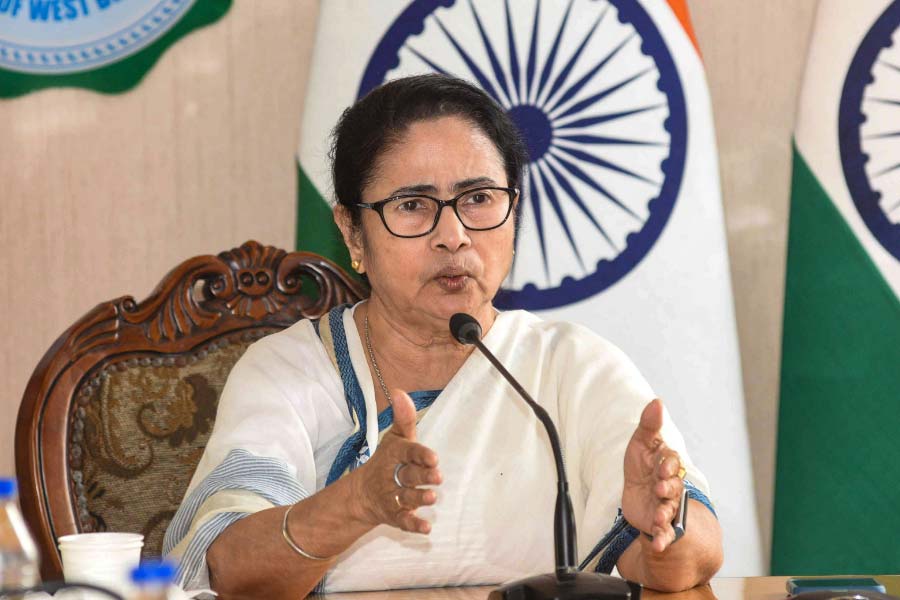 Mamata Banerjee says police should not have dragged the Kaliaganj victim\'s body like that