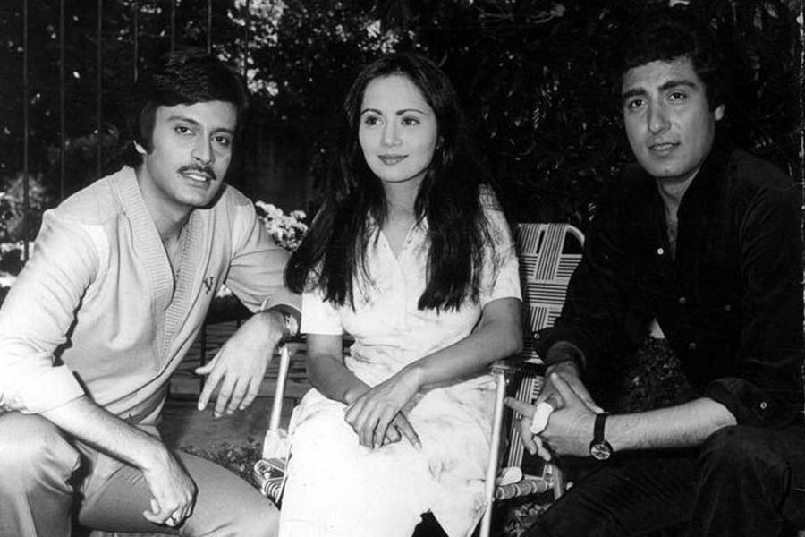 ১৯৮০ সালে মুক্তিপ্রাপ্ত ‘ইনসাফ কা তরাজু’ ছবিতে রাজ এবং দীপককে একসঙ্গে অভিনয় করতে দেখা যায়। এই ছবির পরিচালনার দায়িত্বে ছিলেন বিআর চোপড়া।