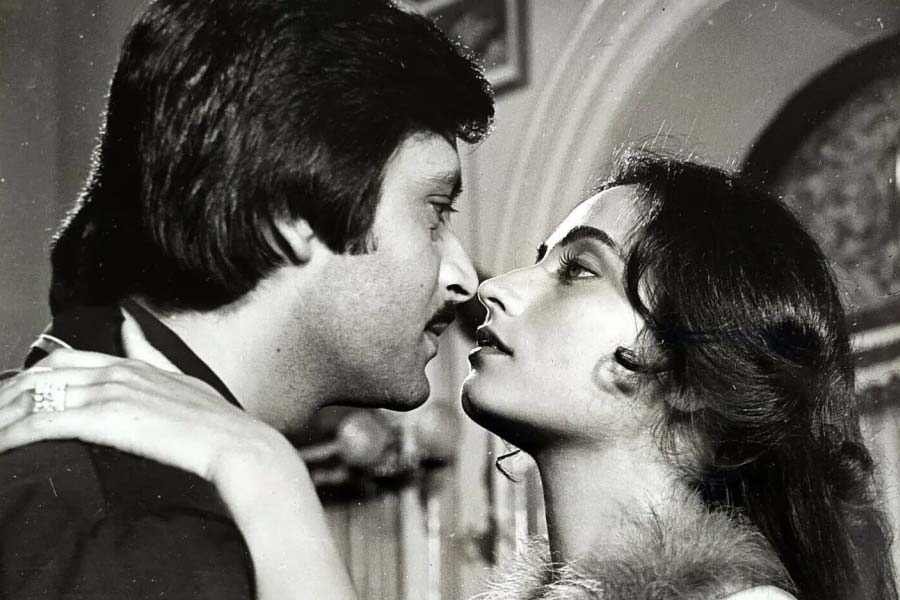 দু’বছর পর মুক্তি পায় বিআর চোপড়া পরিচালিত ‘নিকাহ’ ছবিটি। এই ছবিতে রাজ এবং দীপক একসঙ্গে অভিনয় করলেও নামডাক হয় শুধুমাত্র দীপকের।