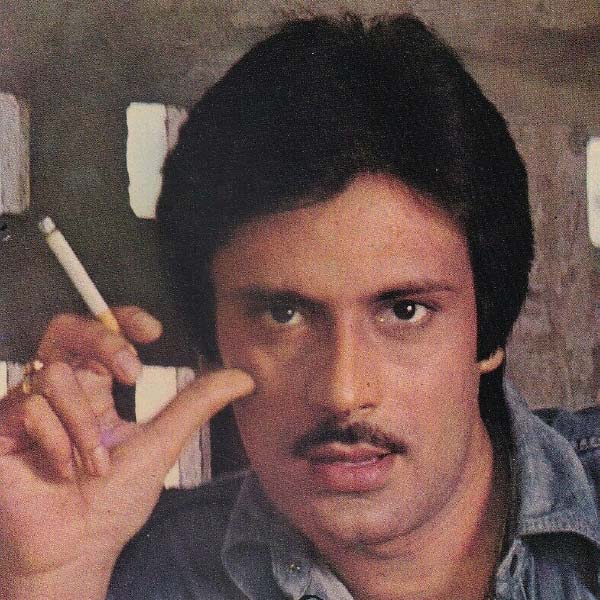 দীপক সাক্ষাৎকারে জানান, ‘নিকাহ’ ছবিতে কাজ করার পর তাঁর প্রতি রাজের ব্যবহারে পরিবর্তন ঘটে। ইন্ডাস্ট্রিতে  রাজ নাকি হঠাৎ করেই দীপকের নামে মিথ্যা অপবাদ ছড়াতে শুরু করেন বলে দাবি করেন দীপক