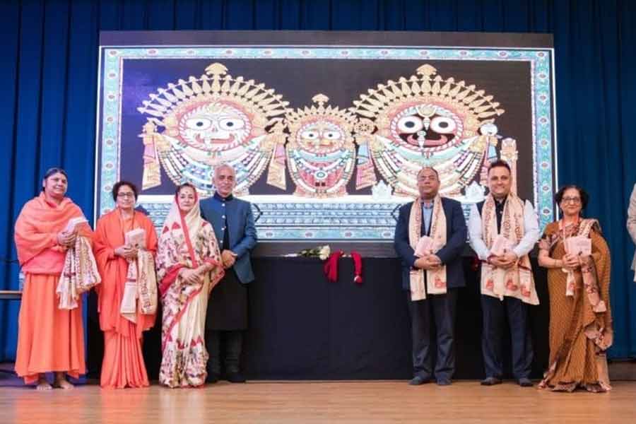 সংবাদ সংস্থা পিটিআইয়ের কাছে ব্রিটেনের শ্রীজগন্নাথ সোসাইটি জানিয়েছে, রবিবার ব্রিটেনে প্রথম জগন্নাথ সম্মেলনে ওই অর্থদানের ঘোষণা করেন ধনকুবের। পরের বছর লন্ডনে ওই মন্দিরের প্রথম পর্বের কাজ শেষ হওয়ার কথা। এ কাজে ব্রিটেনের জগন্নাথ-ভক্তেরাও সম্মিলিত হয়ে কাজ করবেন বলে মনে করা হচ্ছে।