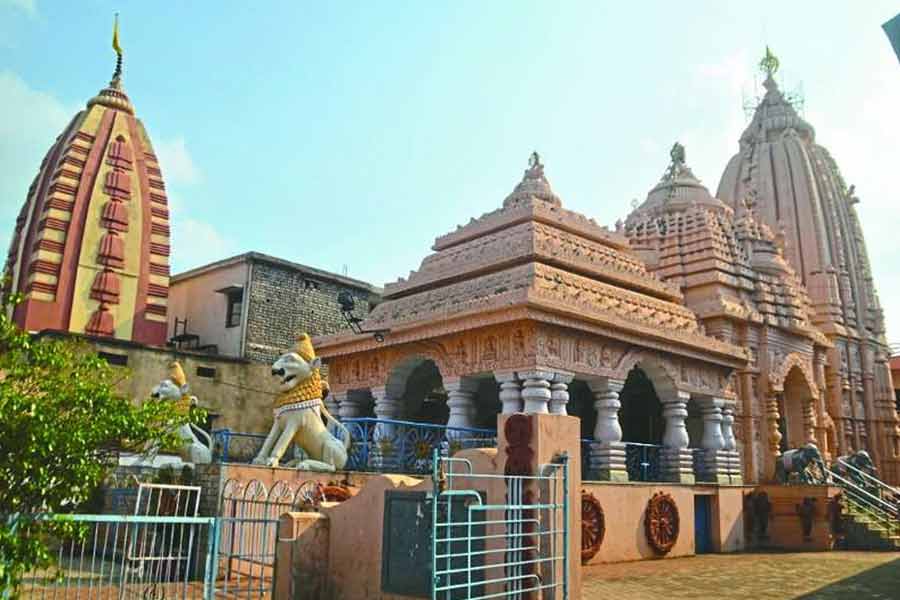 সংবাদমাধ্যমের প্রতিবেদনে দাবি, আড়াইশো কোটির মধ্যে ইতিমধ্যেই ৭০ কোটি টাকা আলাদা করে রাখা হয়েছে। তা দিয়ে লন্ডনে জগন্নাথ মন্দিরের জন্য প্রায় ১৫ একর জমি কেনা হবে।