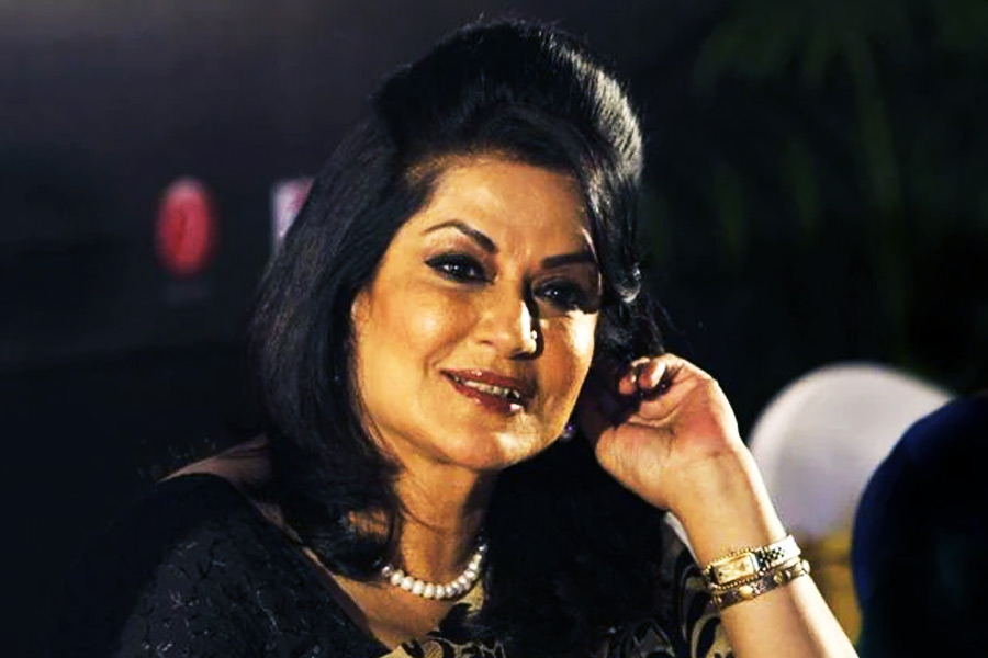Moushumi Chatterjee reveals Mahesh Bhatt told her \\\'whenever your career goes up, you become pregnant
