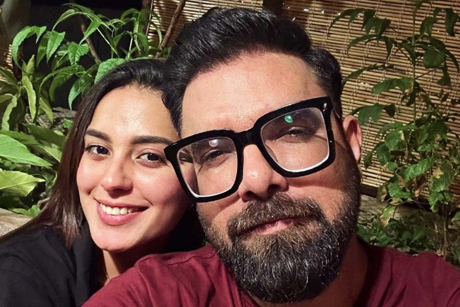 Iqra Aziz with her husband