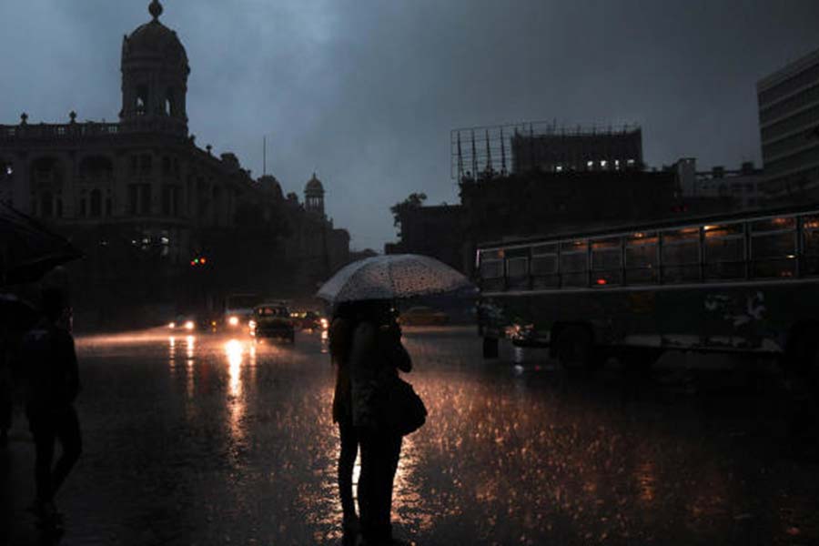 Rain forecast in Kolkata and three other districts of South Bengal over the next few hours.