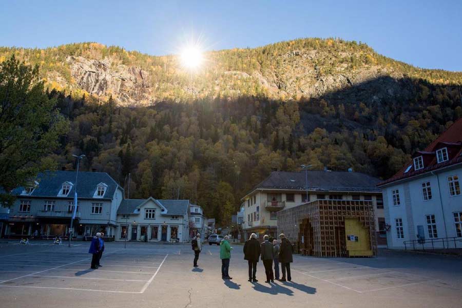 Sun gun was a weapon planned by Nazis to destroy cities during World War 2.