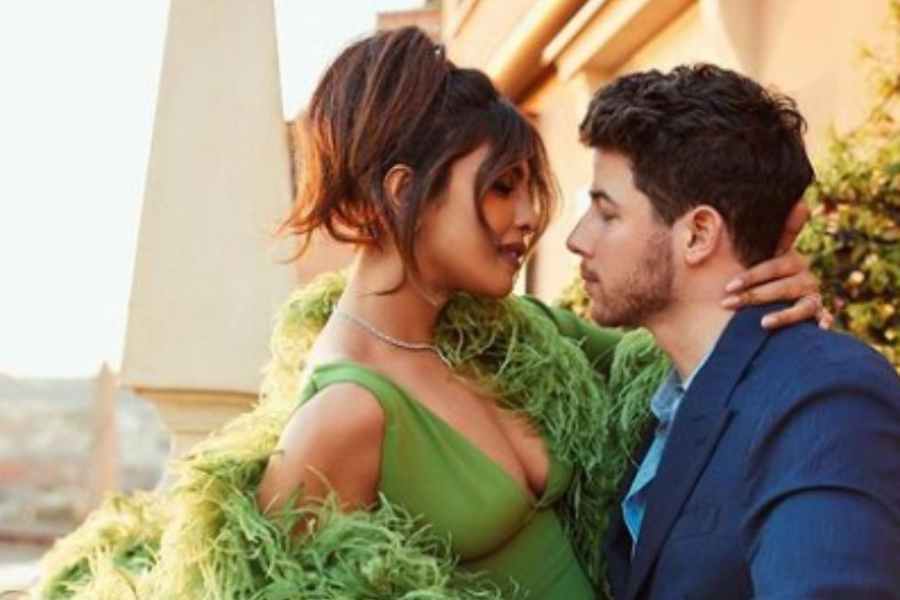 Nick Jonas delays Jonas Brothers concert by an hour, so that Priyanka Chopra can attend after her LA premier of Citadel.