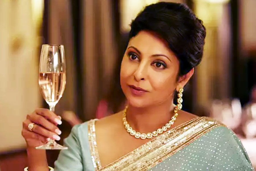 বড় পর্দায় কাজ করার আশা ছেড়ে দিয়ে আবার থিয়েটার নিয়ে ব্যস্ত হয়ে পড়েন শেফালি। তার পাশাপাশি ছোট পর্দায় বিভিন্ন ধারাবাহিকেও অভিনয় করেন তিনি। ধীরে ধীরে টেলিভিশনের পর্দায় জনপ্রিয় মুখ হয়ে ওঠেন শেফালি।