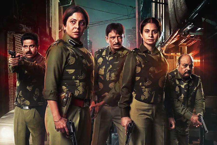 হিন্দি ছবিতে অভিনয় করে যেমন নাম করেছেন শেফালি, ঠিক তেমনই ওটিটি প্ল্যাটফর্মেও নিজের জায়গা তৈরি করে নিয়েছেন তিনি। ‘দিল্লি ক্রাইম’ ওয়েব সিরিজ়ে অভিনয় করেও দর্শকের মন জিতেছেন তিনি।