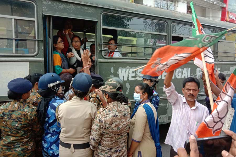 Clash between BJP supporters and police in Cooch Behar city at the beginning of the strike, 20 detained.