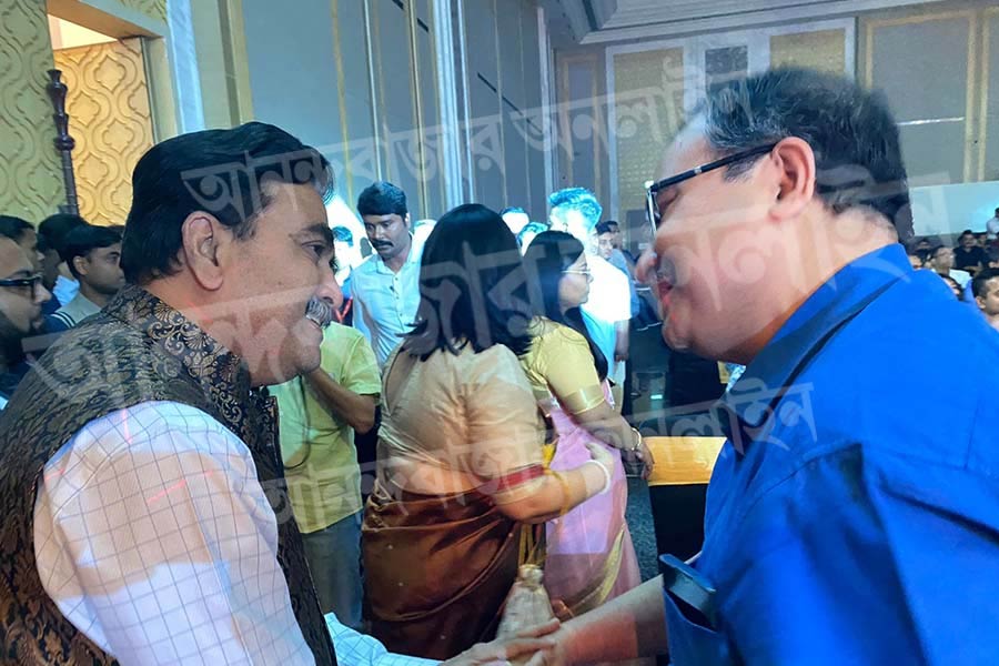 নিয়োগ দুর্নীতি সংক্রান্ত মামলায় একের পর এক রায় দিয়ে মামলাকারী চাকরিপ্রার্থীদের ‘ভগবান’ হয়ে উঠেছিলেন বিচারপতি গঙ্গোপাধ্যায়। তাঁর এজলাসে এসে তাঁকে ‘গরিব মানুষের ত্রাতা’  বলে সম্বোধন করতেও দেখা গিয়েছে।