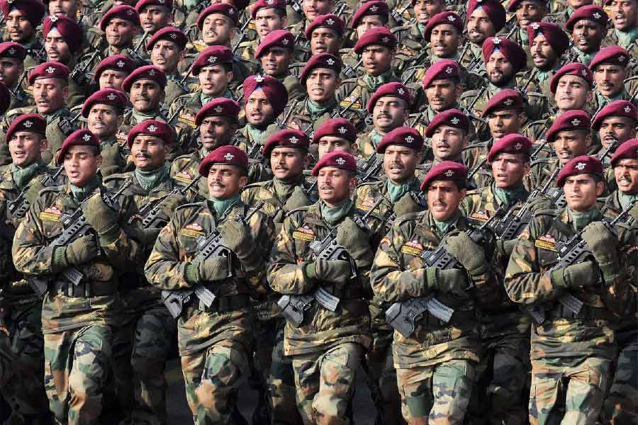 ভারতীয় সেনাদের বেতন তাঁদের পদমর্যাদা অনুযায়ী নির্ধারিত হয়। এর মধ্যে অন্তর্ভুক্ত থাকে একাধিক সুযোগ-সুবিধা। সপ্তম বেতন কমিশন চালু হওয়ার পর ভারতীয় সেনাবাহিনী সদস্যদের বেতন সংশোধন করা হয়েছে। ফলে ভারতীয় সেনাবাহিনীর বেতন বোঝা আরও সহজ হয়েছে।