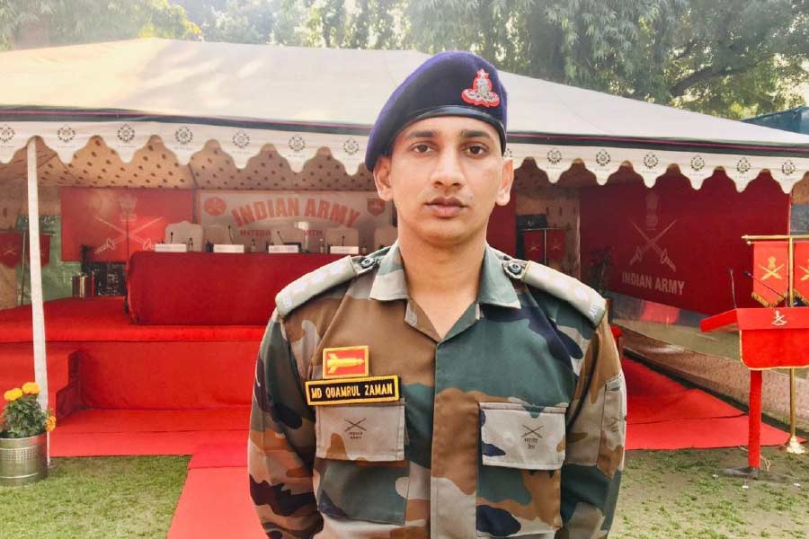 বেতনস্তর কি? বেতনস্তর হল একটি প্রতিষ্ঠানের বেতন কাঠামোর মৌলিক একক। যার মাধ্যমে এক প্রতিষ্ঠানের এক জনের সঙ্গে অন্য জনের পদমর্যাদা এবং বেতনের পার্থক্য বোঝা যায়। ভারতে বেতনের ১৮টি স্তর রয়েছে। ভারতীয় সেনা ক্যাপ্টেনদের বেতনের স্তর ১০বি। সেনা ক্যাপ্টেনরা কোনও রকম ভাতা ছাড়া বেতন বাবদ মাসে ৬১,৩০০ থেকে ১,৯৩,৯০০ টাকা অবধি পান।