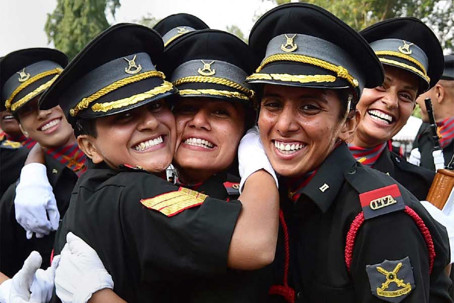 ভারতীয় সেনার মেজর পদমর্যাদার আধিকারিকদের বেতনের স্তর আরও বেশি। কোনও ভাতা ছাড়া বেতন হিসাবে সরকারের কাছ থেকে ৬৯,৪০০ থেকে ২,০৭,২০০ টাকা পর্যন্ত পান ভারতীয় সেনার মেজররা।