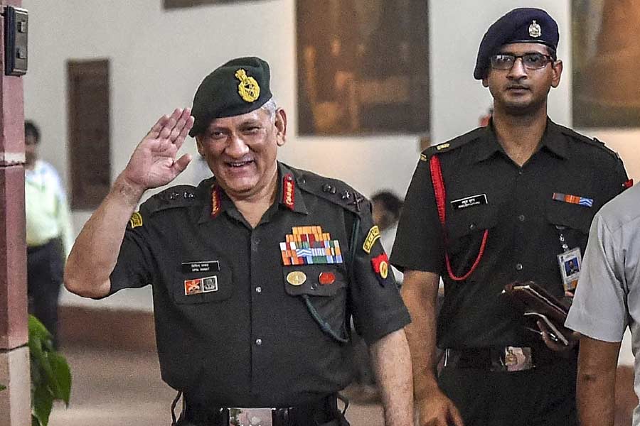 মেজর জেনারেল পদমর্যাদার আধিকারিকদের বেতনের স্তর ১৪। ন্যূনতম মাসিক বেতন ১,৪৪,২০০ টাকা। এক জন মেজর জেনারেল মাসে সর্বোচ্চ ২,১৮,২০০ টাকা পর্যন্ত পেতে পারেন।