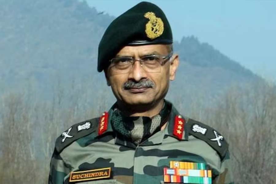 ভারতীয় সেনার ‘ভাইস চিফ অফ আর্মি স্টাফ (ভিসিওএএস)’-এর বেতন স্তর ১৭ এবং ভাতা ছাড়া বেতন বাবদ তিনি ২,২৫,০০০ টাকা সরকারের কাছ থেকে পান। ভারতের বর্তমান লেফটেন্যান্ট জেনারেল এমভি সুচিন্দ্র কুমার।