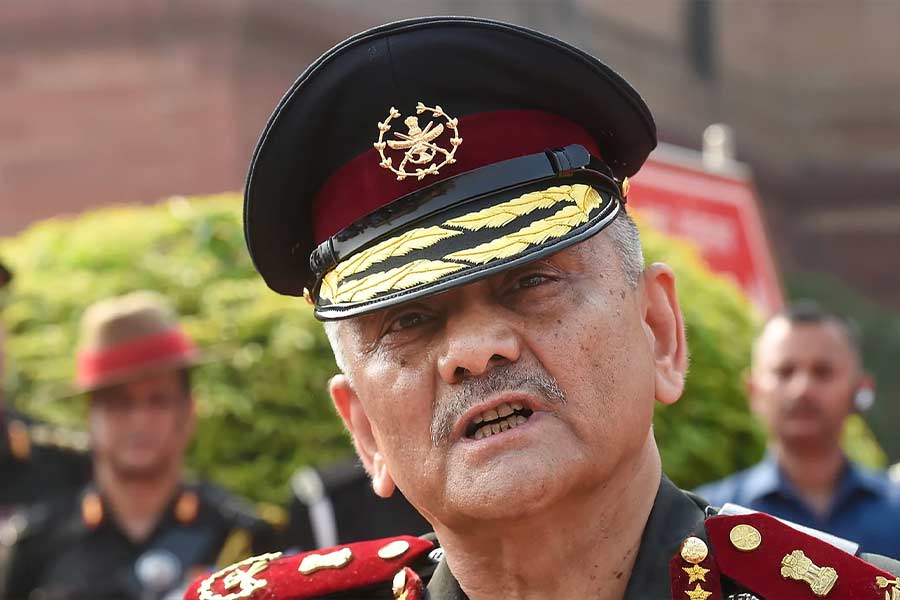 ভারতীয় সেনার সেনাপ্রধান ‘চিফ অফ আর্মি স্টাফ’-এর বেতনের স্তর সব থেকে বেশি। ১৮ স্তরের বেতন পান ‘চিফ অফ আর্মি স্টাফ’। কোনও রকম ভাতা ছাড়া তিনি মাসিক আড়াই লক্ষ টাকা করে বেতন পান।