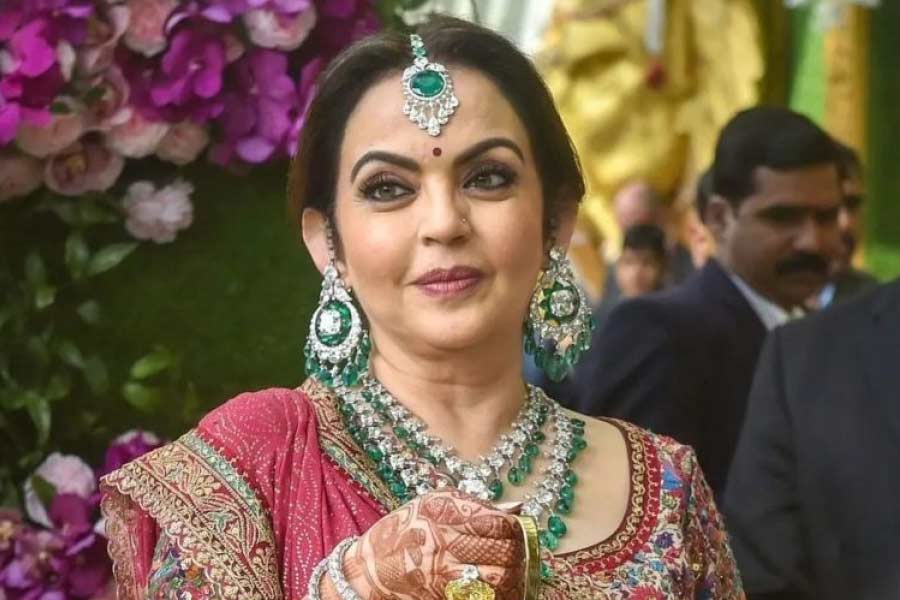 Nita Ambani Mukesh Ambanis Wife Nita Ambani Wore Worlds Most Expensive Saree Worth Rs 40 7175