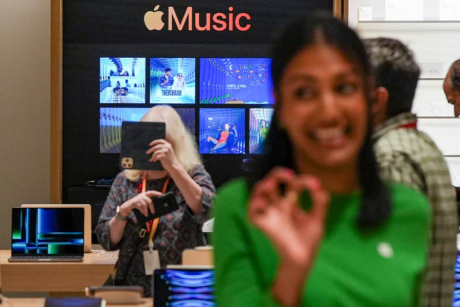 Apple CEO Tim Cook in India for opening Apple stores in Mumbai and Delhi