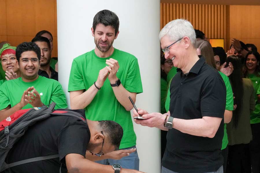 Apple CEO Tim Cook in India for opening Apple stores in Mumbai and Delhi