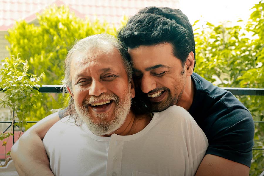 Mithun Chakraborty and Dev in the film Projapoti