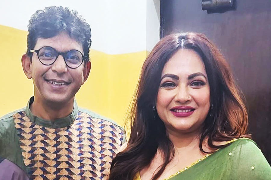  Tollywod Actress Sreelekha Mitra is elated to see Actor Chanchal Chowdhury and reveals that she desperately wants to work with him 