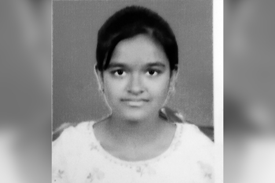 শনিবার সকালে পথদুর্ঘটনায় মৃত্যু হয় অঞ্জনগড় উচ্চ বিদ‍্যালয়ের নবম শ্রেণির ছাত্রী মুন্নি বাইন (১৫)-এর। 