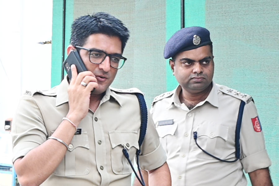 An image of Pradip Kumar Yadav and DSP Ajahruddin Khan