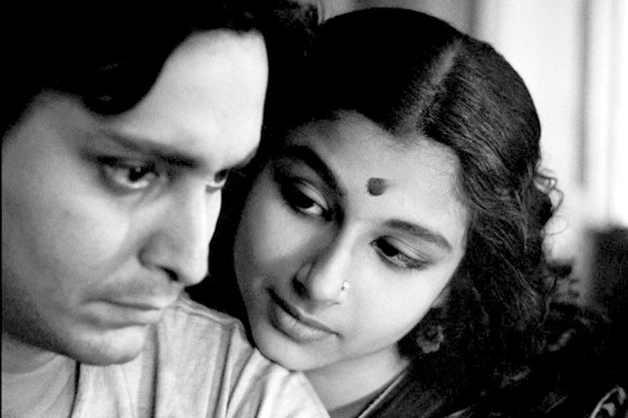 Soumitra Chatterjee and Sharmila Tagore.