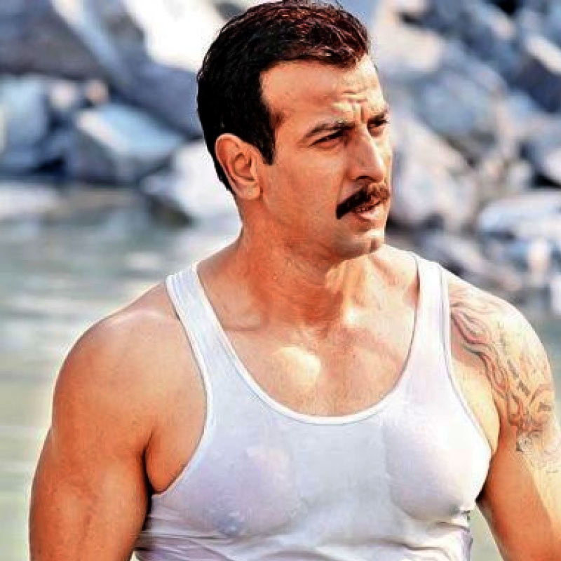 রণিতের অভিনয় নিয়ে যে তারকারা প্রশংসা করতেন, তাঁদের নিরাপত্তারক্ষী হিসাবেই কাজ করেন অভিনেতা। প্রীতি জ়িন্টা, শাহরুখ খান, সলমন খানের মতো তারকাদের নিরাপত্তার দায়িত্বে ছিলেন রণিত।