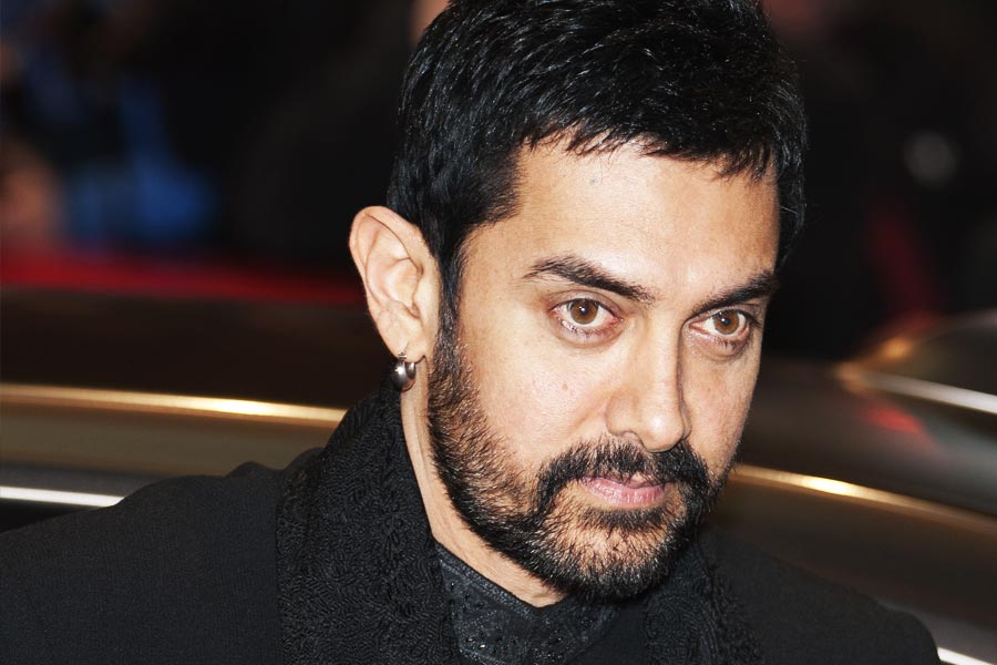 রণিতের মন্তব্য, ‘‘আমিরের নিরাপত্তারক্ষী হিসাবে কাজ করা আমার সৌভাগ্য। তখন হাতে কাজ ছিল না বলে আমি ব্যবসা শুরু করেছিলাম। কিন্তু দু’বছর আমিরের নিরাপত্তারক্ষী হয়ে কাজ করার ফলে আমি ওঁকে কাছ থেকে দেখার সুযোগ পেয়েছি।’’